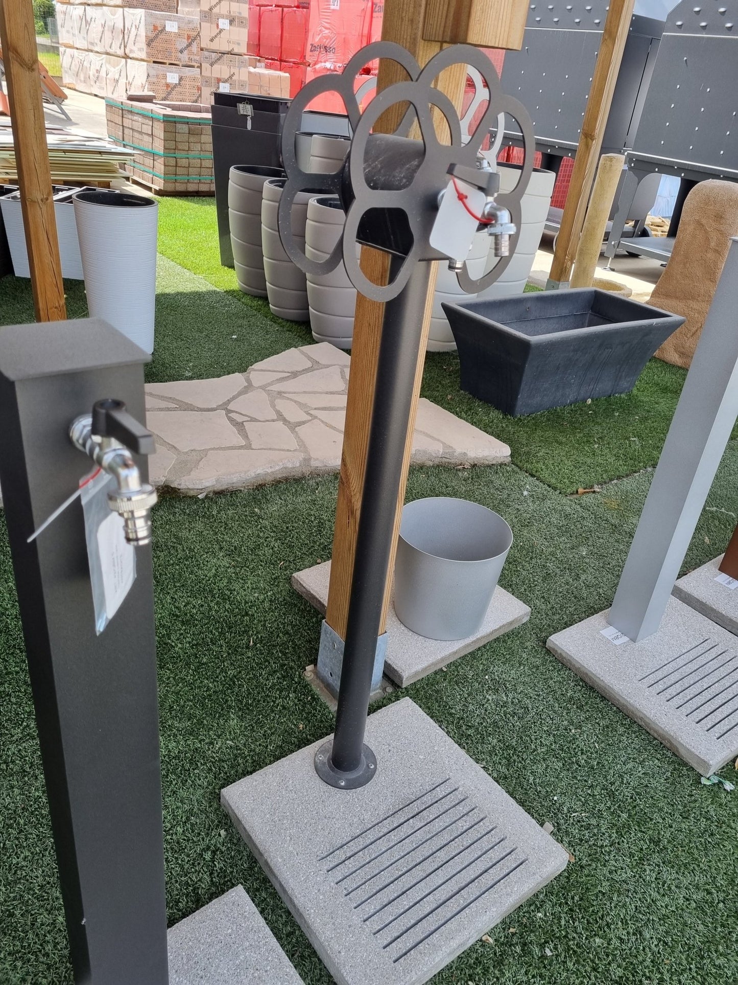 FONTANA SRF CON BASAMENTO E PORTAGOMMA